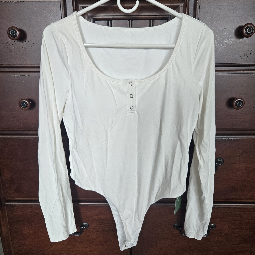 Halara, NWT,  WHITE Long Sleeve Bodysuit, Sz. L